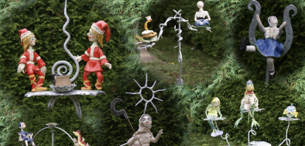 Kleine Figuren sorbischer Naturgeister im Grünen